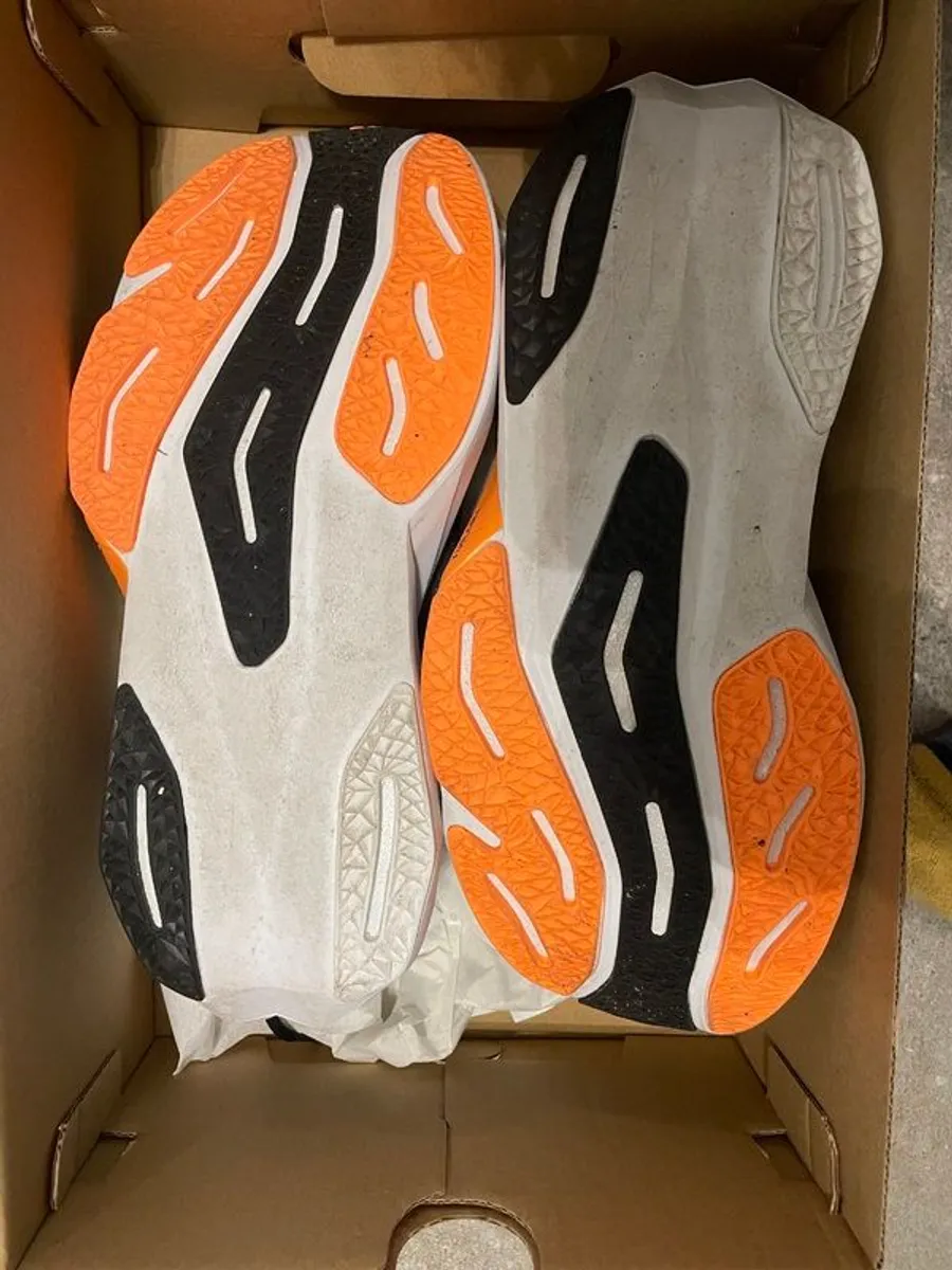 New Balance FuelCell Rebel v4 - Image 2