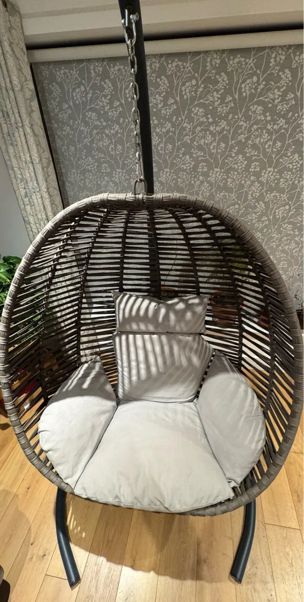 Outdoor Hanging Chair - Image 1