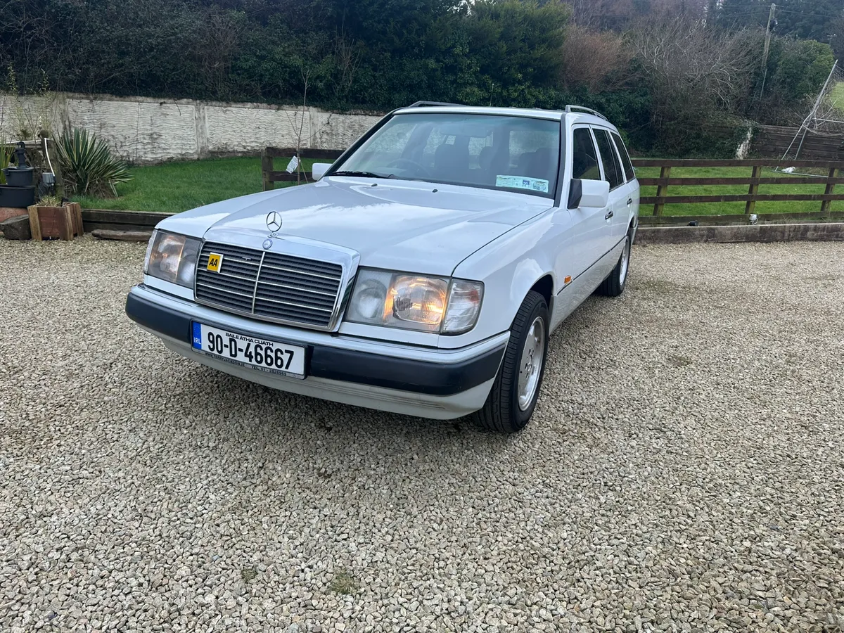 Selection of old Mercedes for sale - Image 2