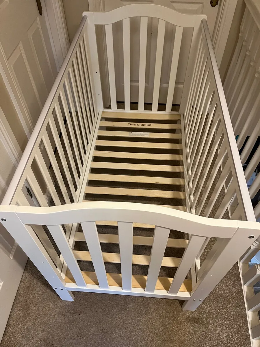 White Cot - Image 1