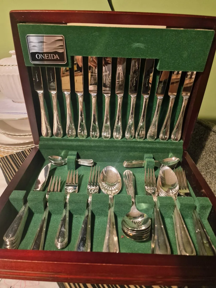 O Neida substantial canteen of cutlery - Image 2
