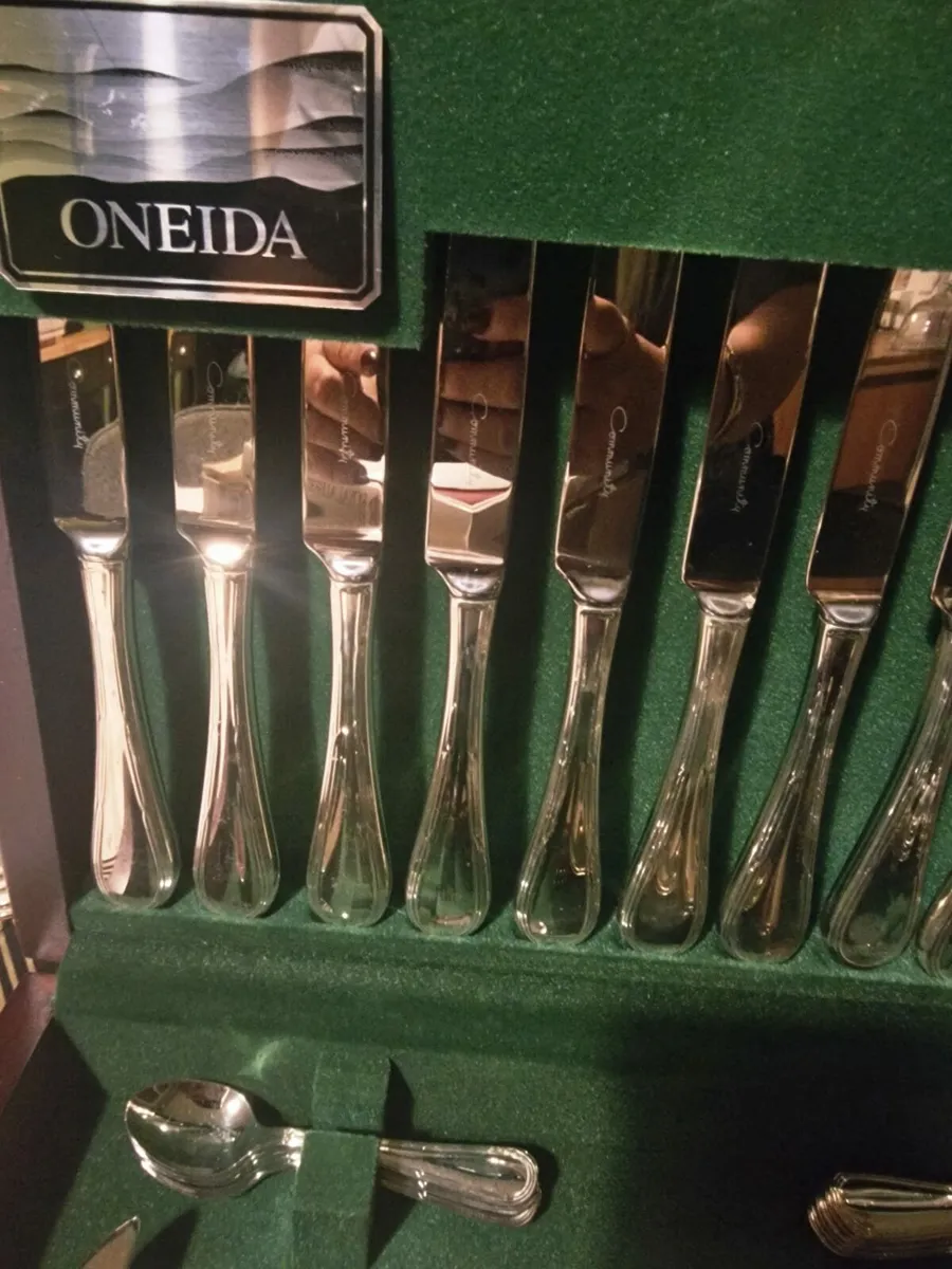 O Neida substantial canteen of cutlery - Image 3