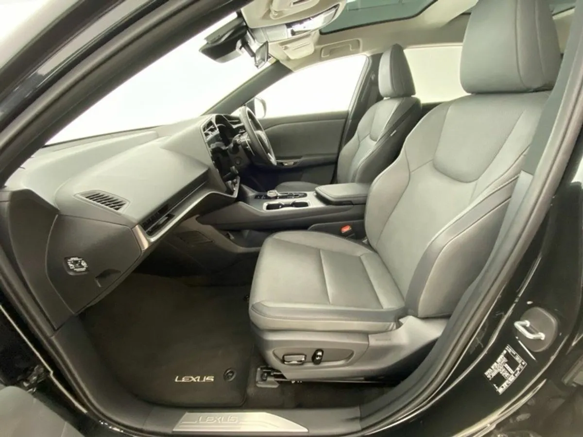Lexus RZ 300e Executive - Image 2