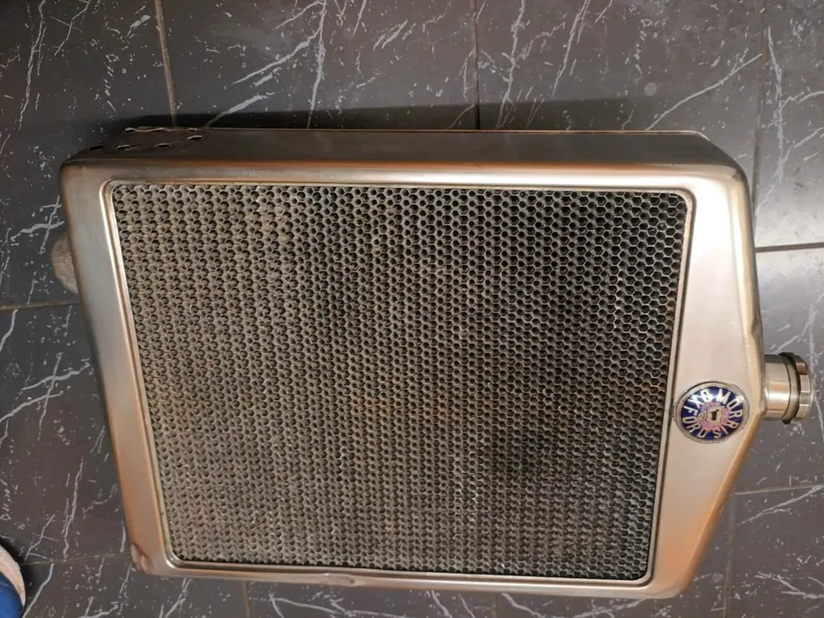 Vintage Car Radiator - Image 3
