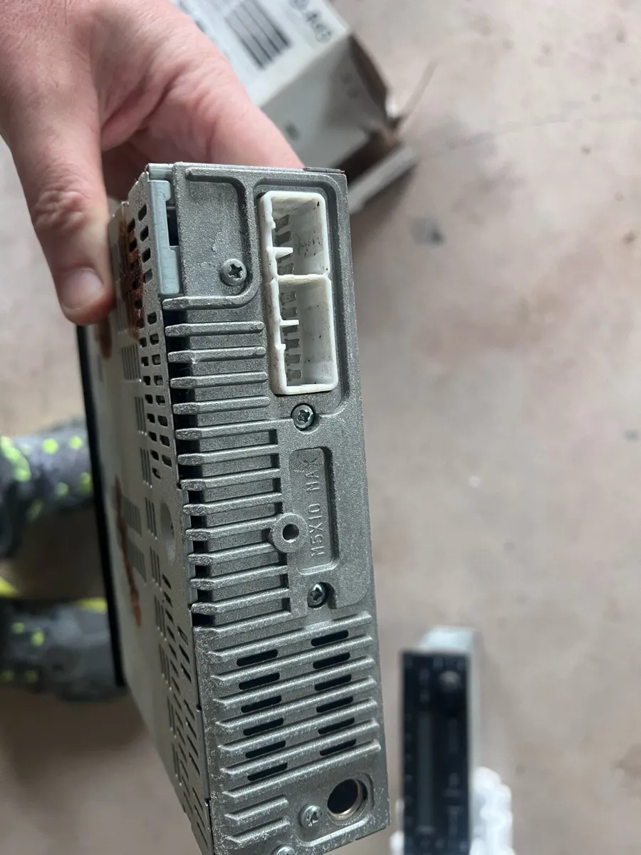 Car radios - Image 4
