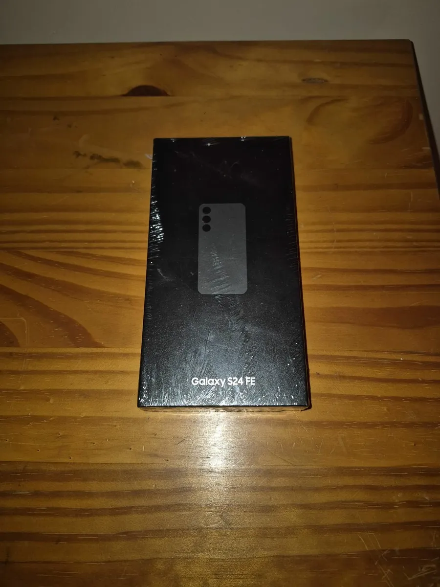 Samsung Galaxy S24FE 128GB Graphite - Image 2