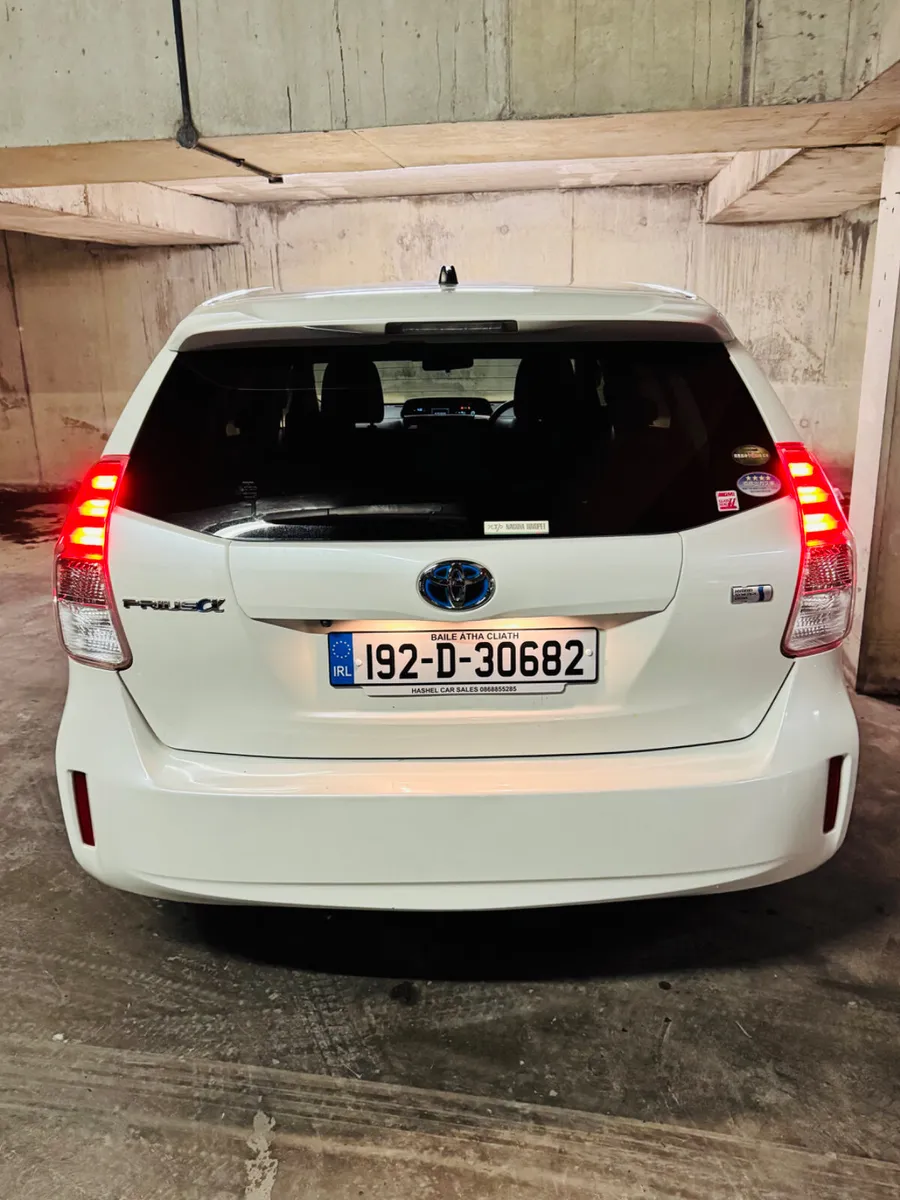 192 (October) Prius Alpha 7 Seater Cruise Control - Image 2