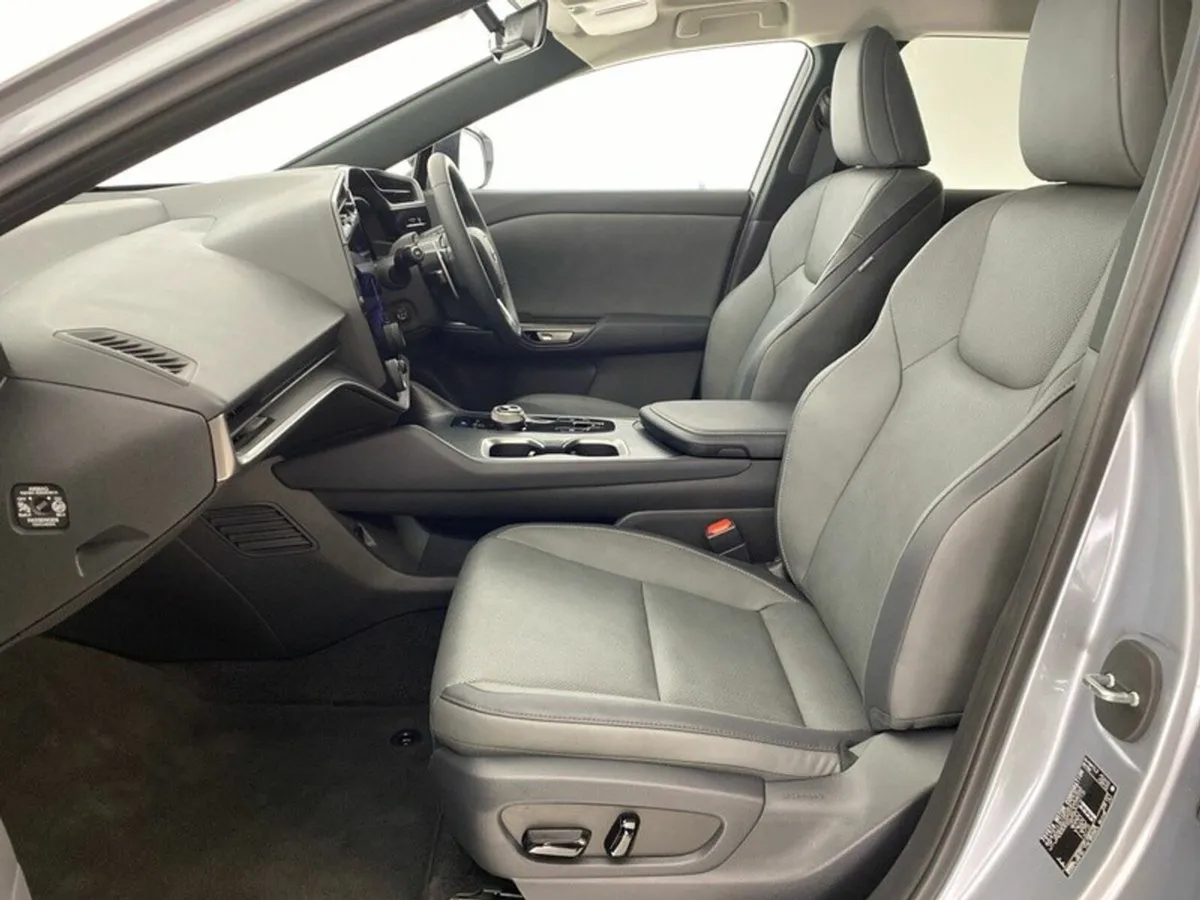 Lexus RZ 300e Executive - Image 2
