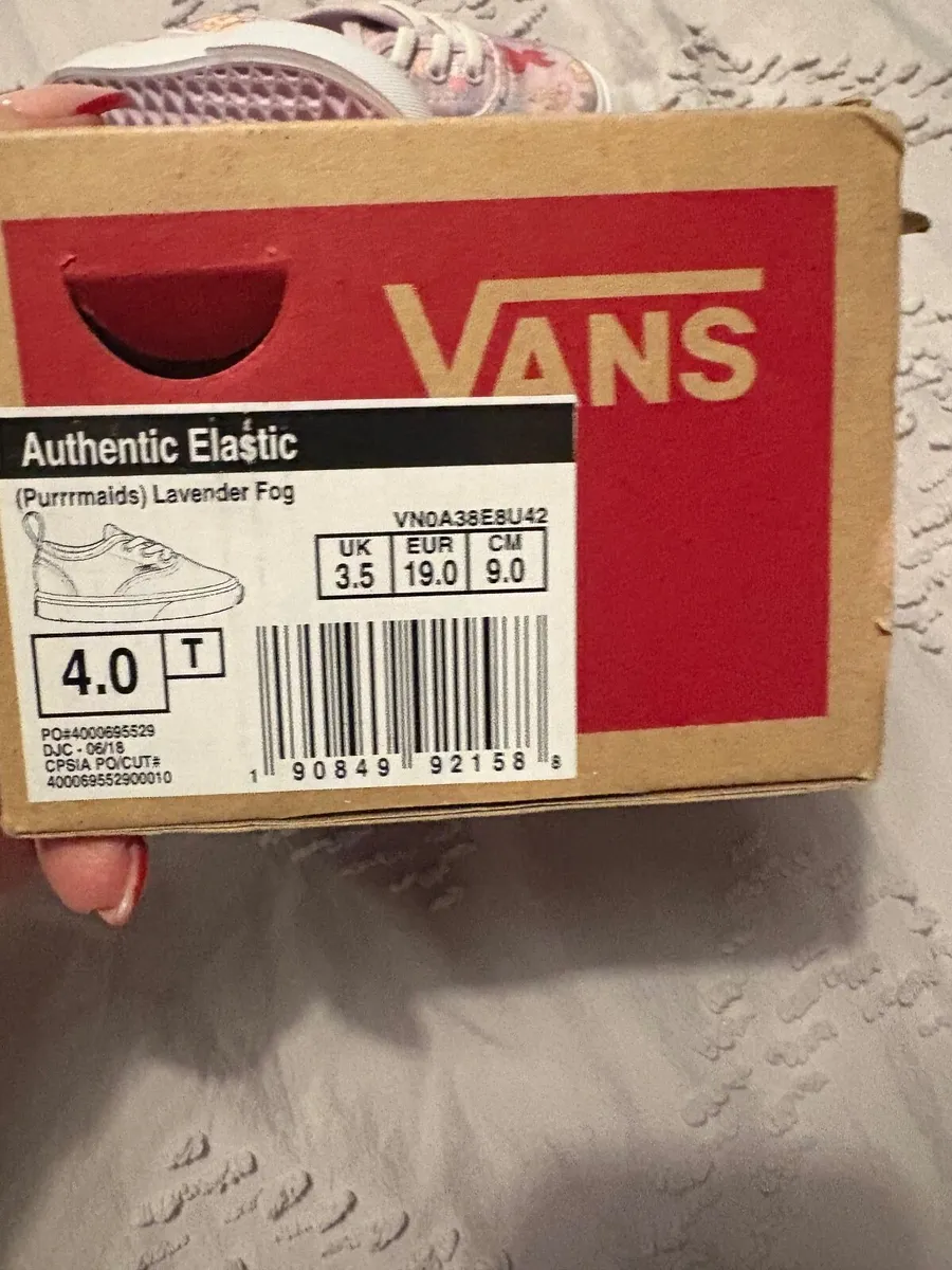 Vans - Image 1