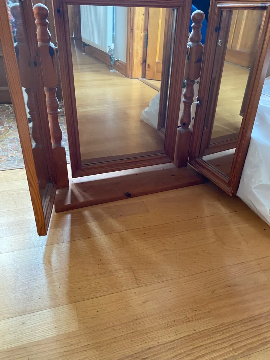 LARGE SOLID PINE TRIPLE DRESSING TABLE MIRROR - Image 1