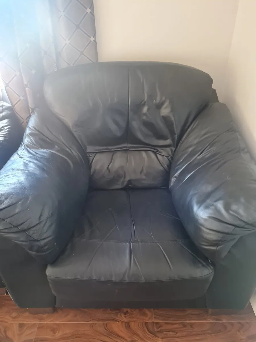 Black leather couch - Image 1