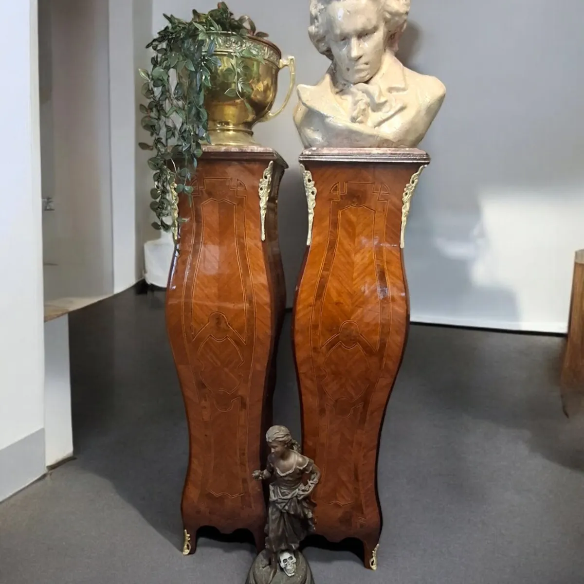 Beautiful pedestals - Image 4
