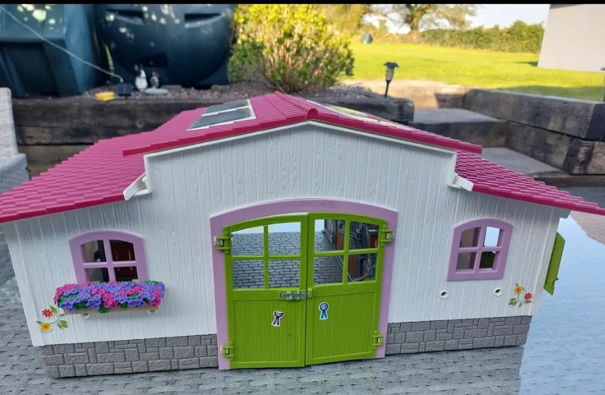 Schleich Horse Stable - Image 1