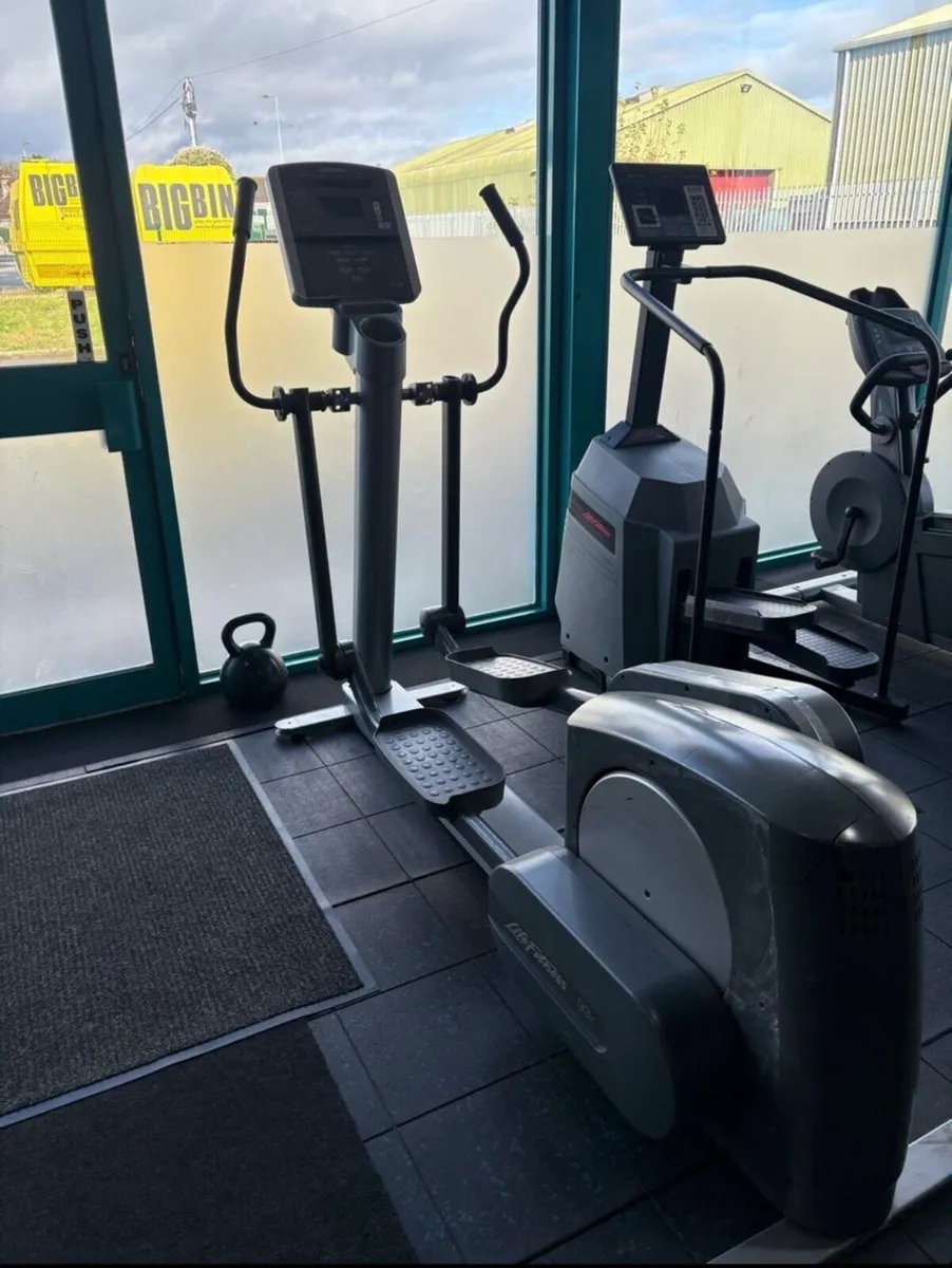 Life Fitness Cross Trainer - Image 2
