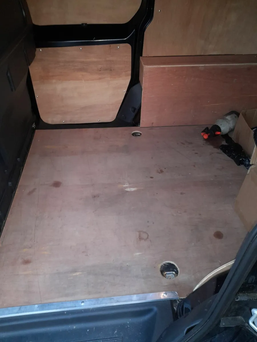 Volkswagen Caddy 2023 - Image 2