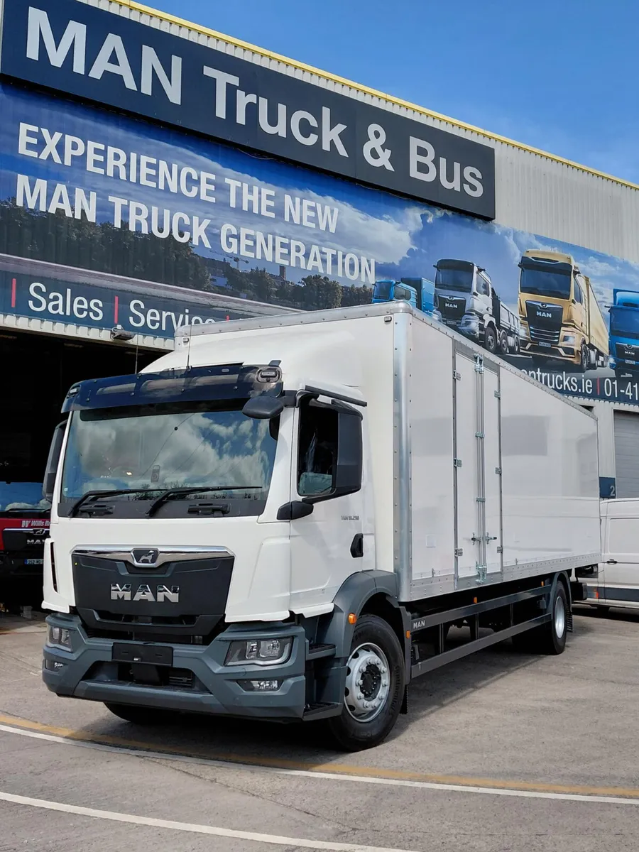 New TGM 18.290 with 30' box body - Image 1