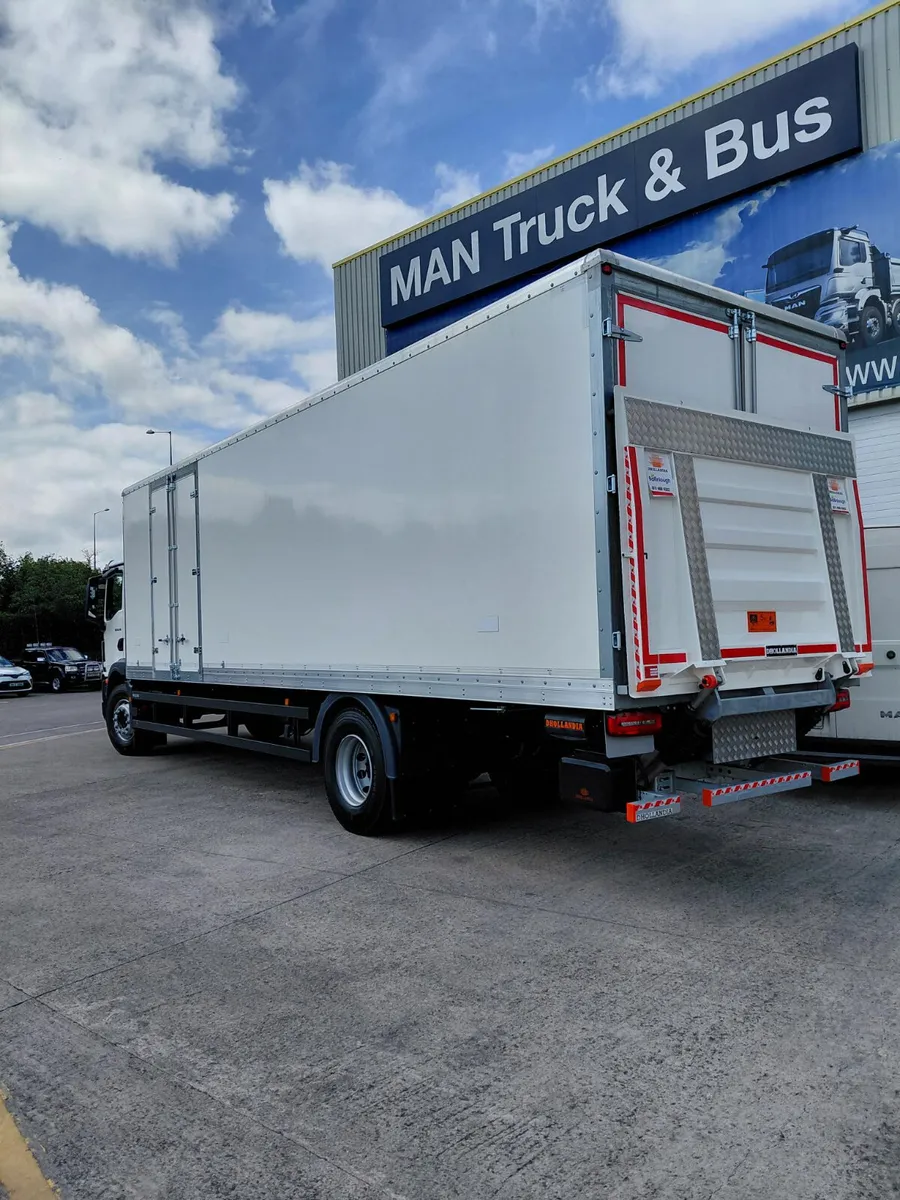 New TGM 18.290 with 30' box body - Image 2