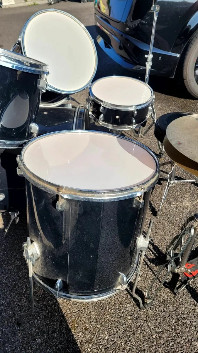 Drum kit - Image 1