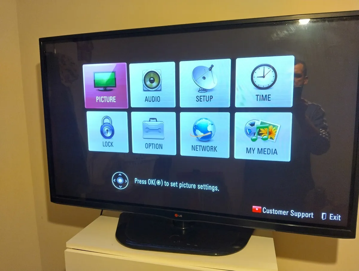 LG tv 55" for sale , perfect condition - Image 4