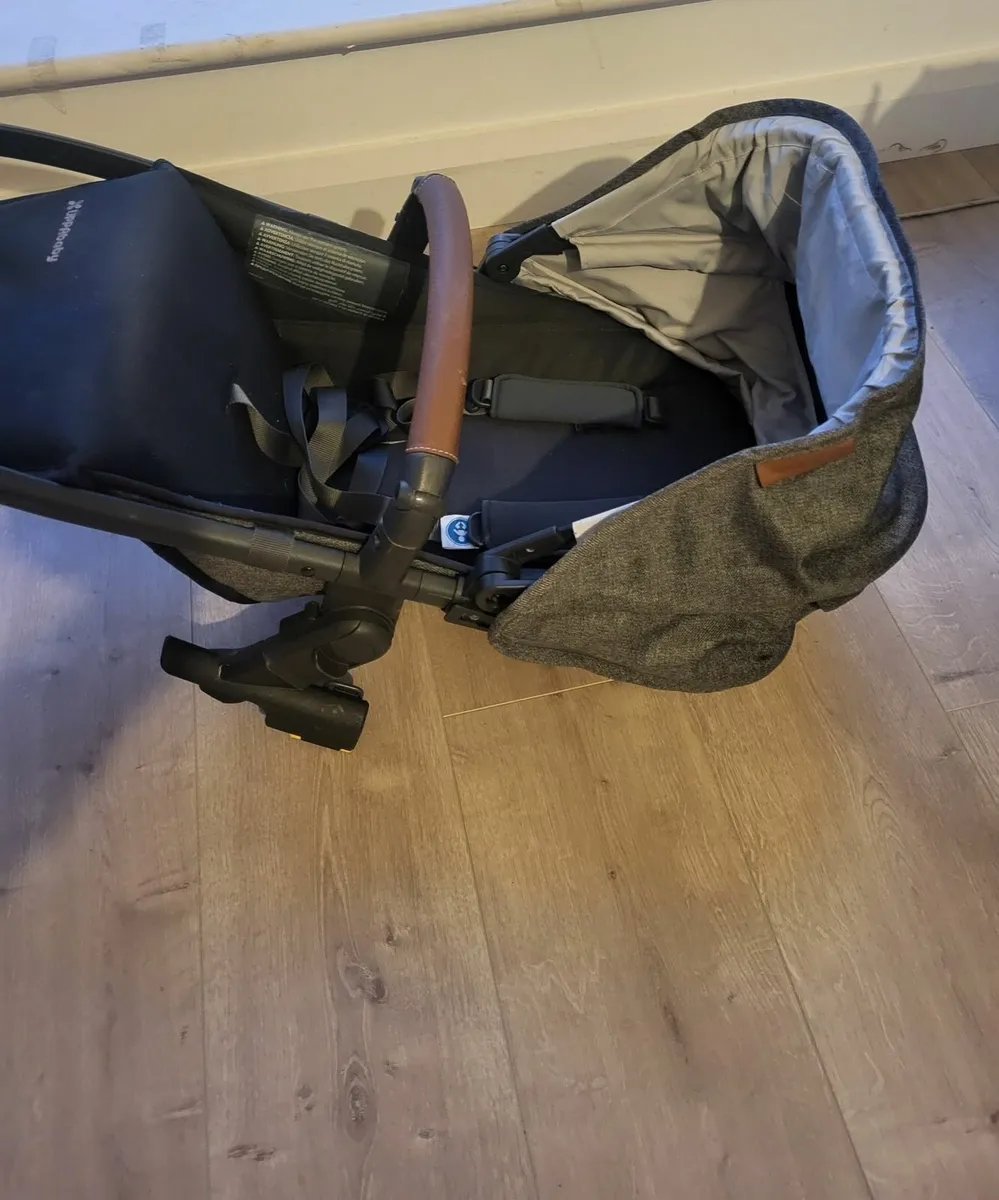 Uppababy Vista Travel System including Rumble Seat - Image 3