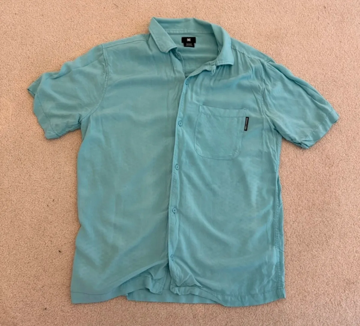 DC Shoes Men’s Medium Short Sleeve Shirt - Perfect - Image 1