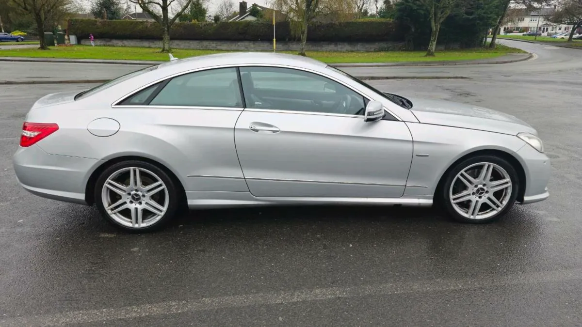 Mercedes-Benz Coupe - Image 2