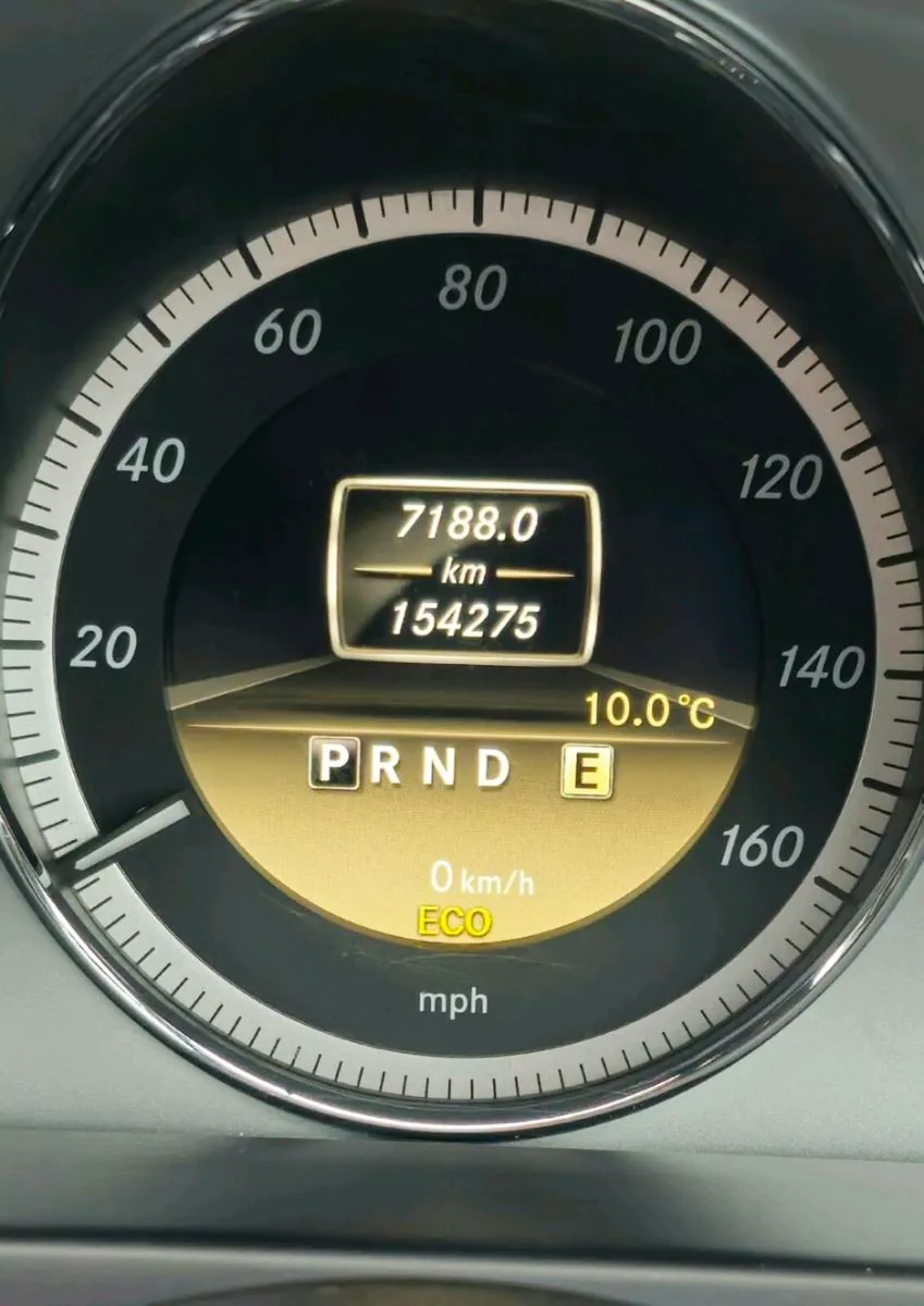 Mercedes-Benz Coupe - Image 4