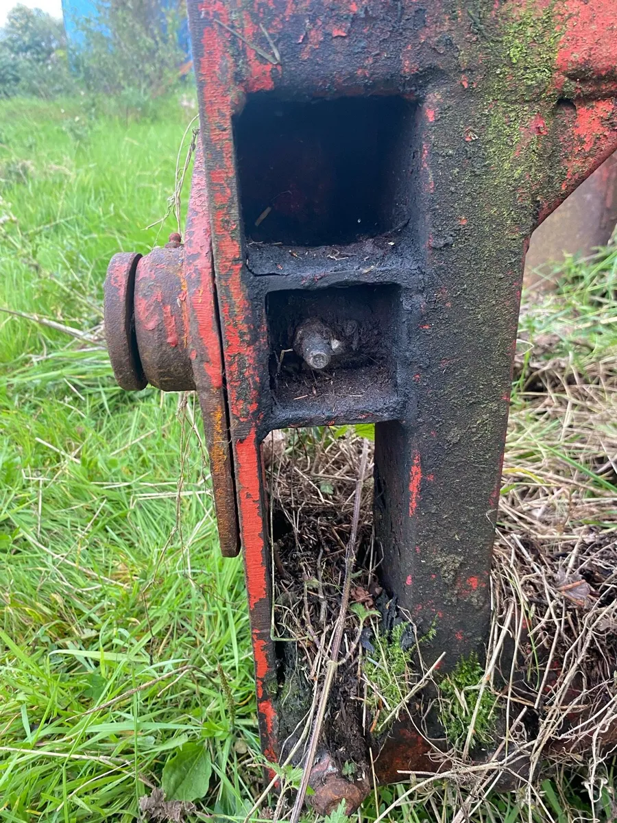 Taylor fosse front loader with sher grab - Image 3