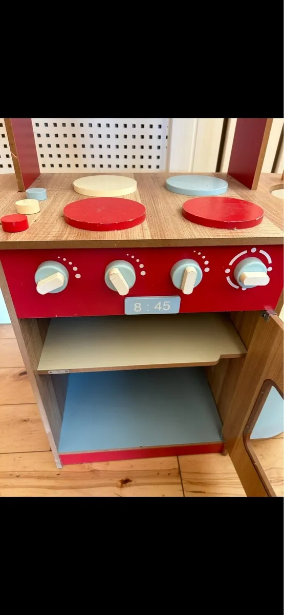 Toy kitchen - Image 1