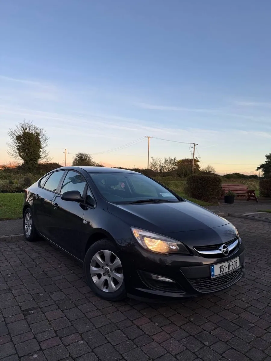 Opel Astra 2015 - Image 1