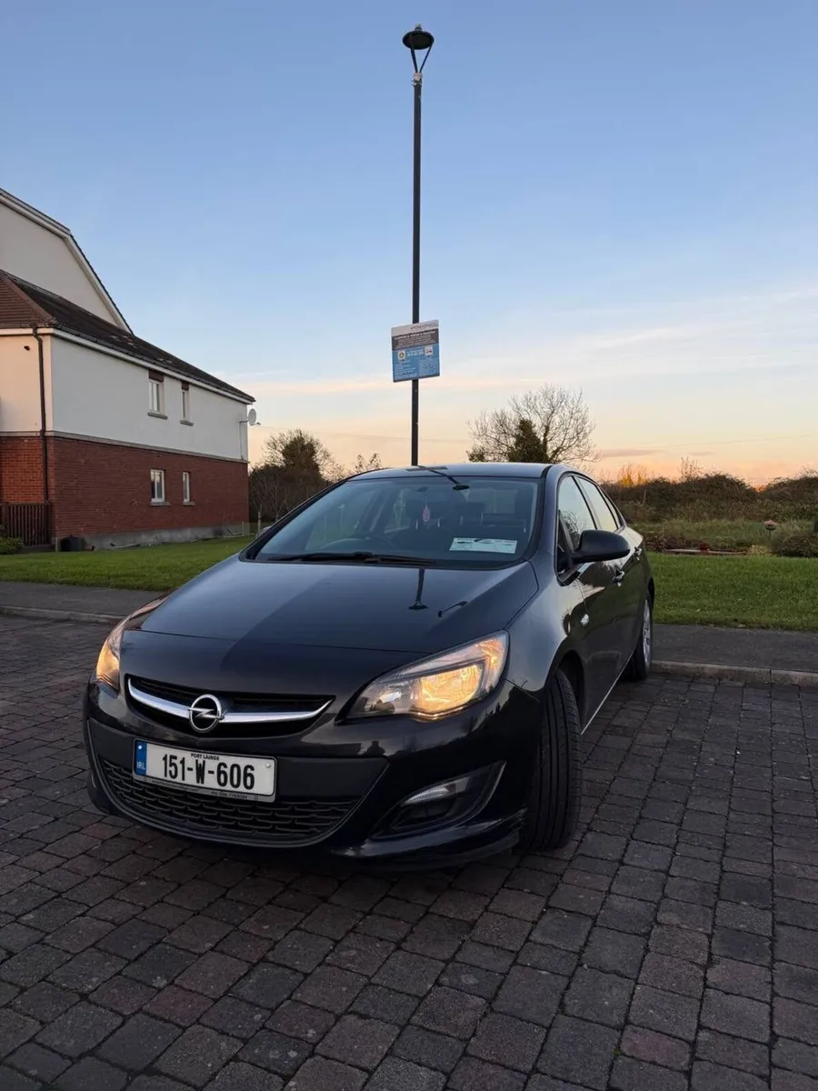 Opel Astra 2015 - Image 2