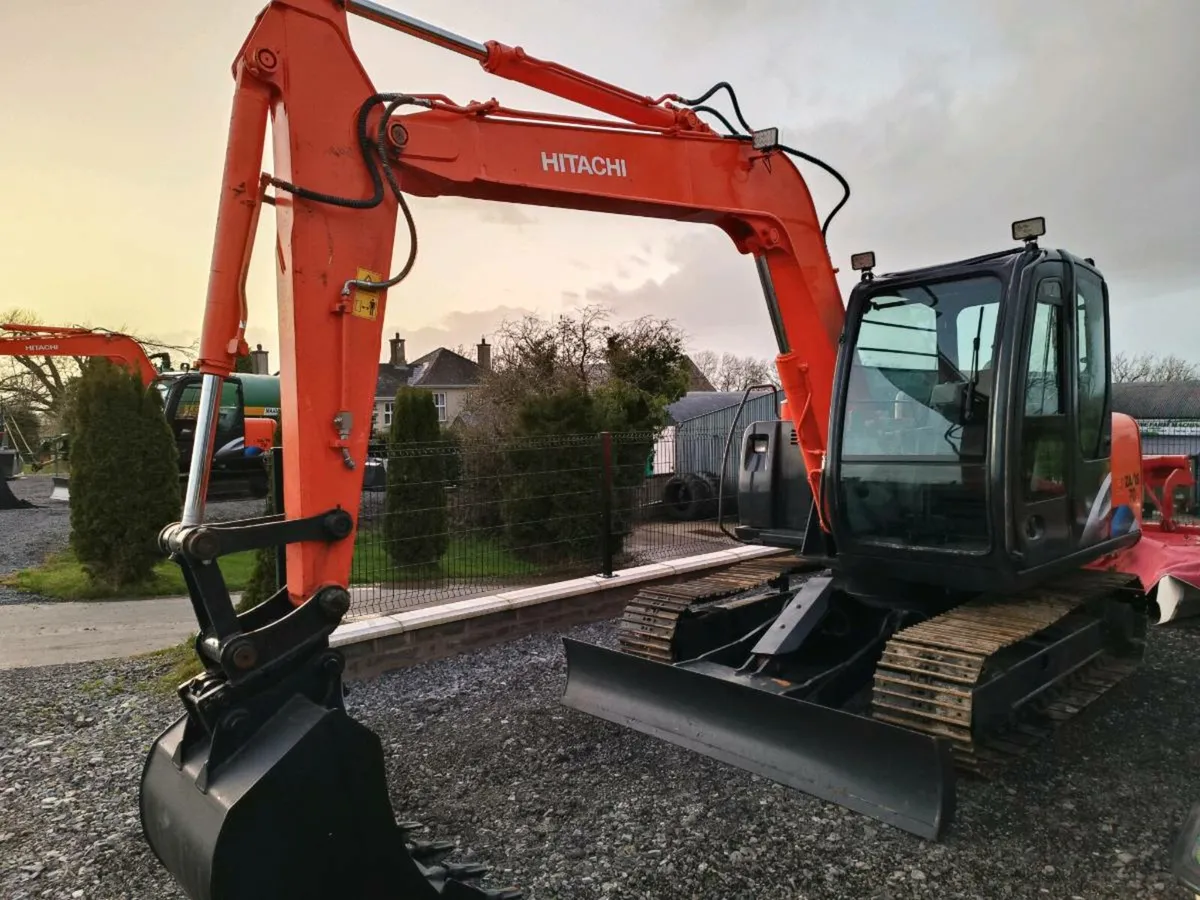 Hitachi Zaxis 70 - Image 1
