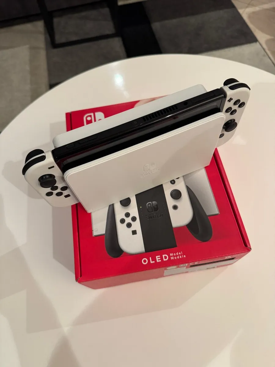 Nintendo Switch OLED - Image 3