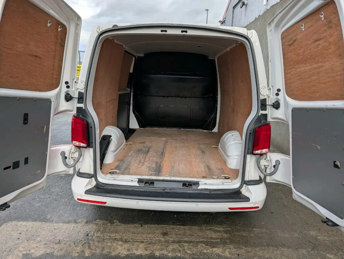 Volkswagen Transporter SWB Trendline - Image 4