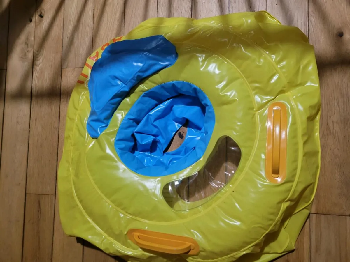Childs flotation device / Swimming aid