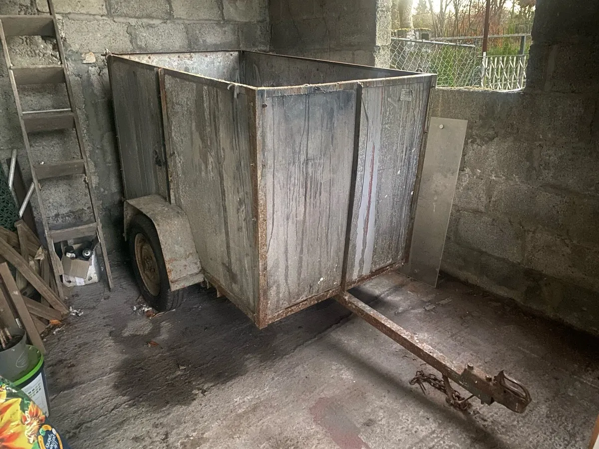 Car trailer - new tyres