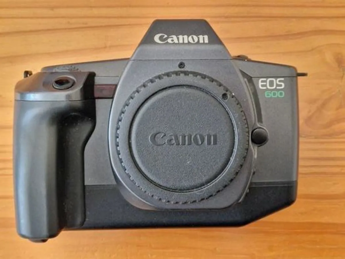 Canon EOS 600 Film Camera in Excellent Condition - Image 1