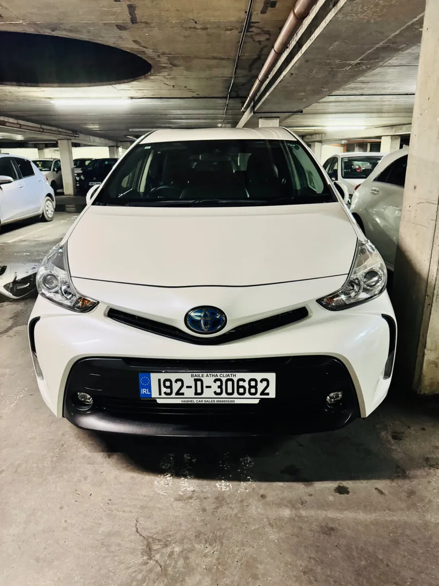 192 (October) Prius Alpha 7 Seater Cruise Control - Image 1