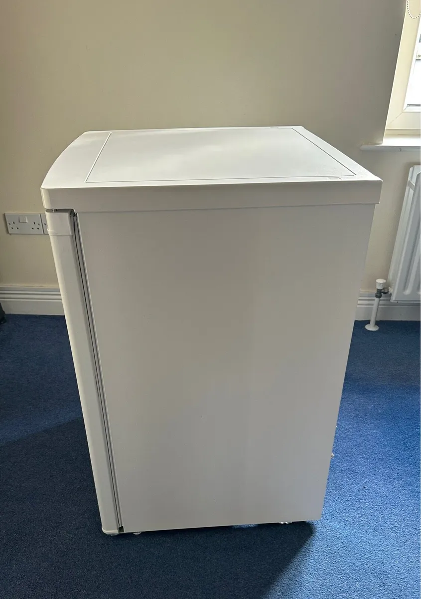 Hoover White 91L Freestanding Freezer - Image 2