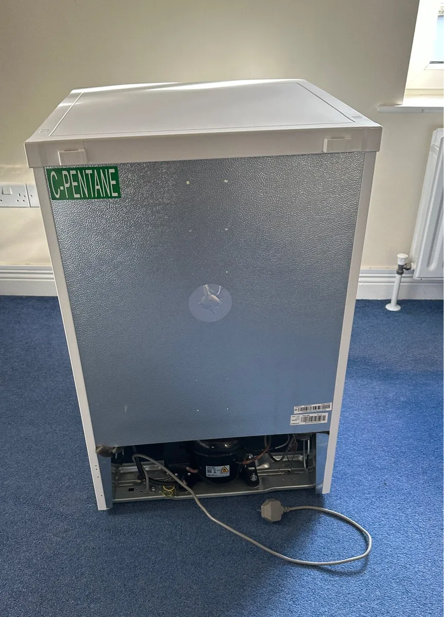 Hoover White 91L Freestanding Freezer - Image 3