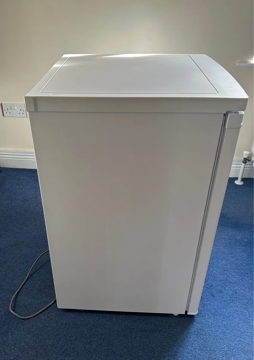 Hoover White 91L Freestanding Freezer - Image 4