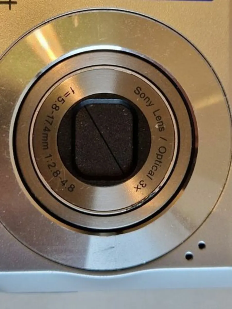 Sony DSC-S650 7.2 Megapixels Digital Camera AS NEW - Image 2