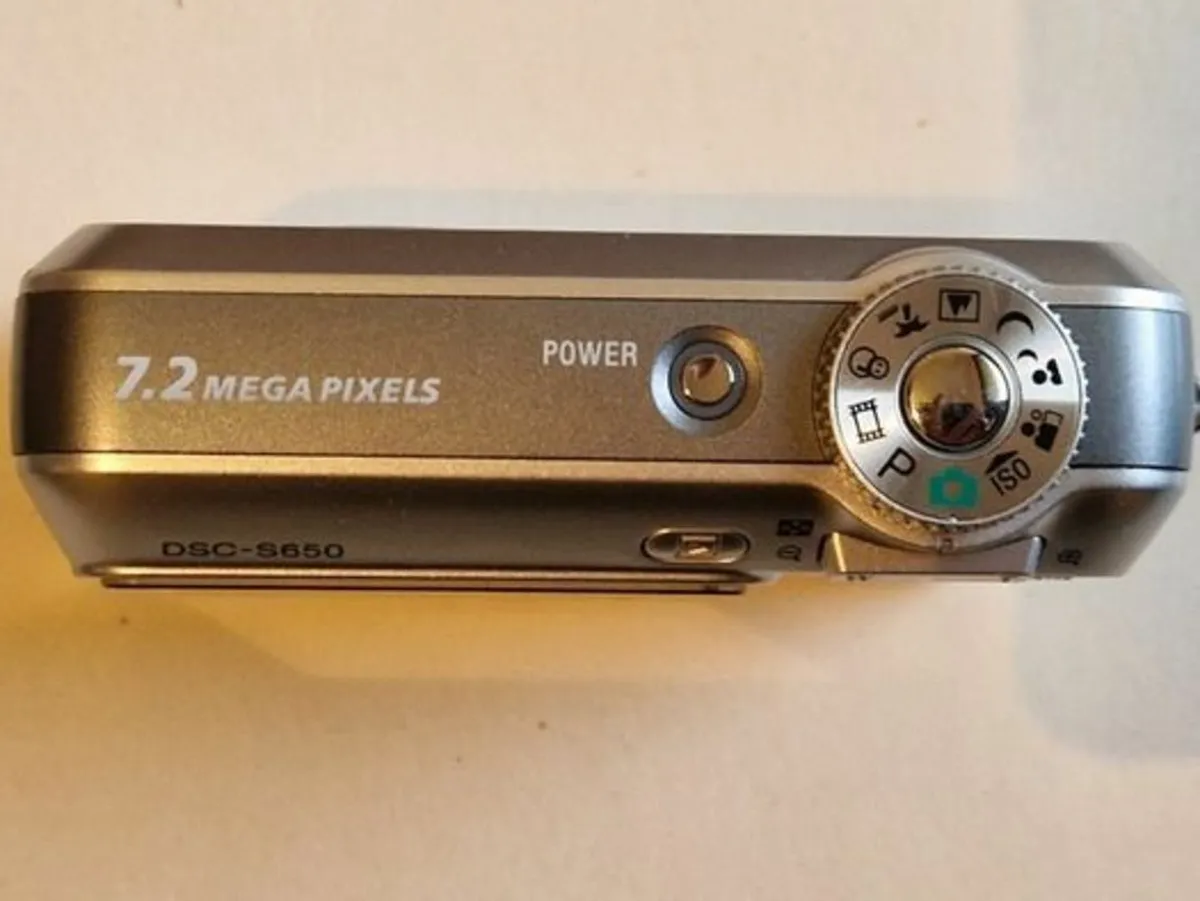 Sony DSC-S650 7.2 Megapixels Digital Camera AS NEW - Image 3