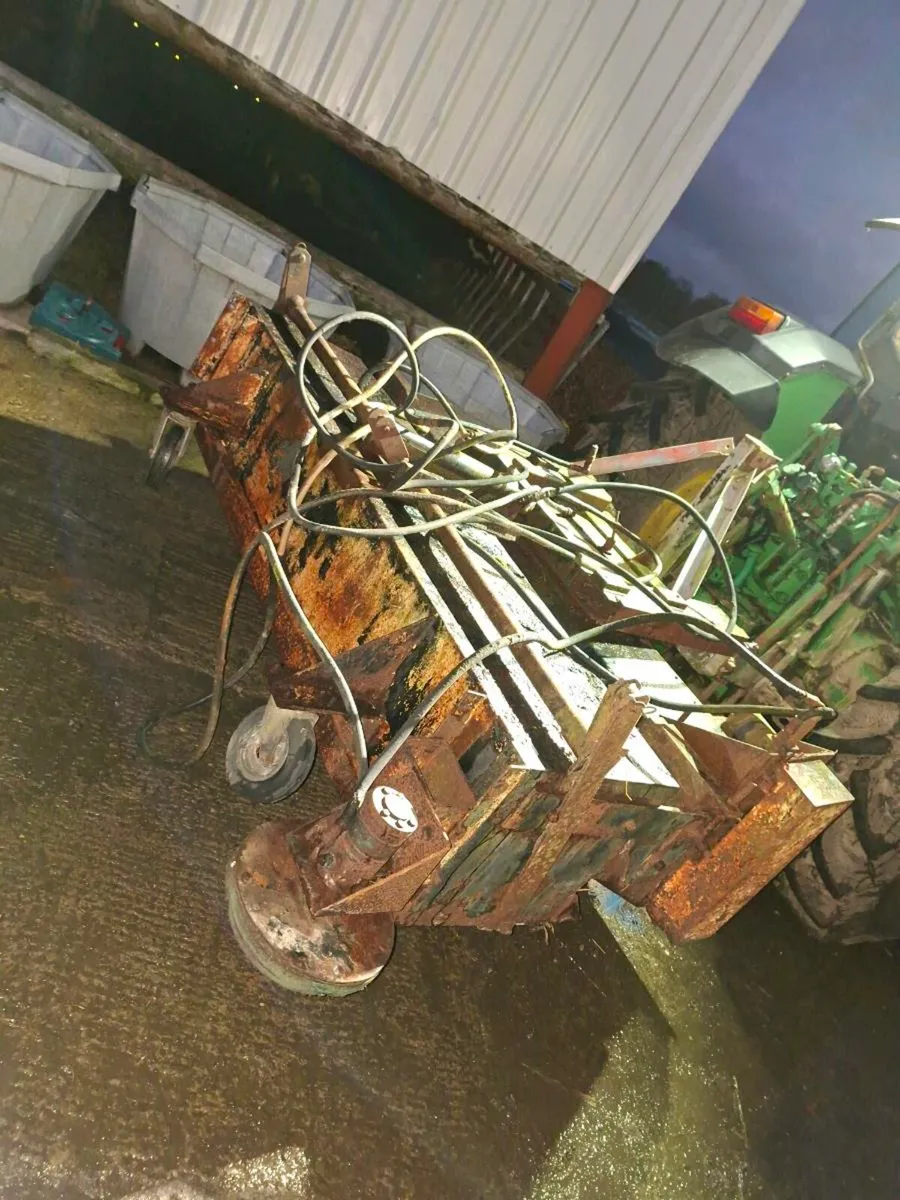 Road sweeper 3 point linkage or pallet forks - Image 1