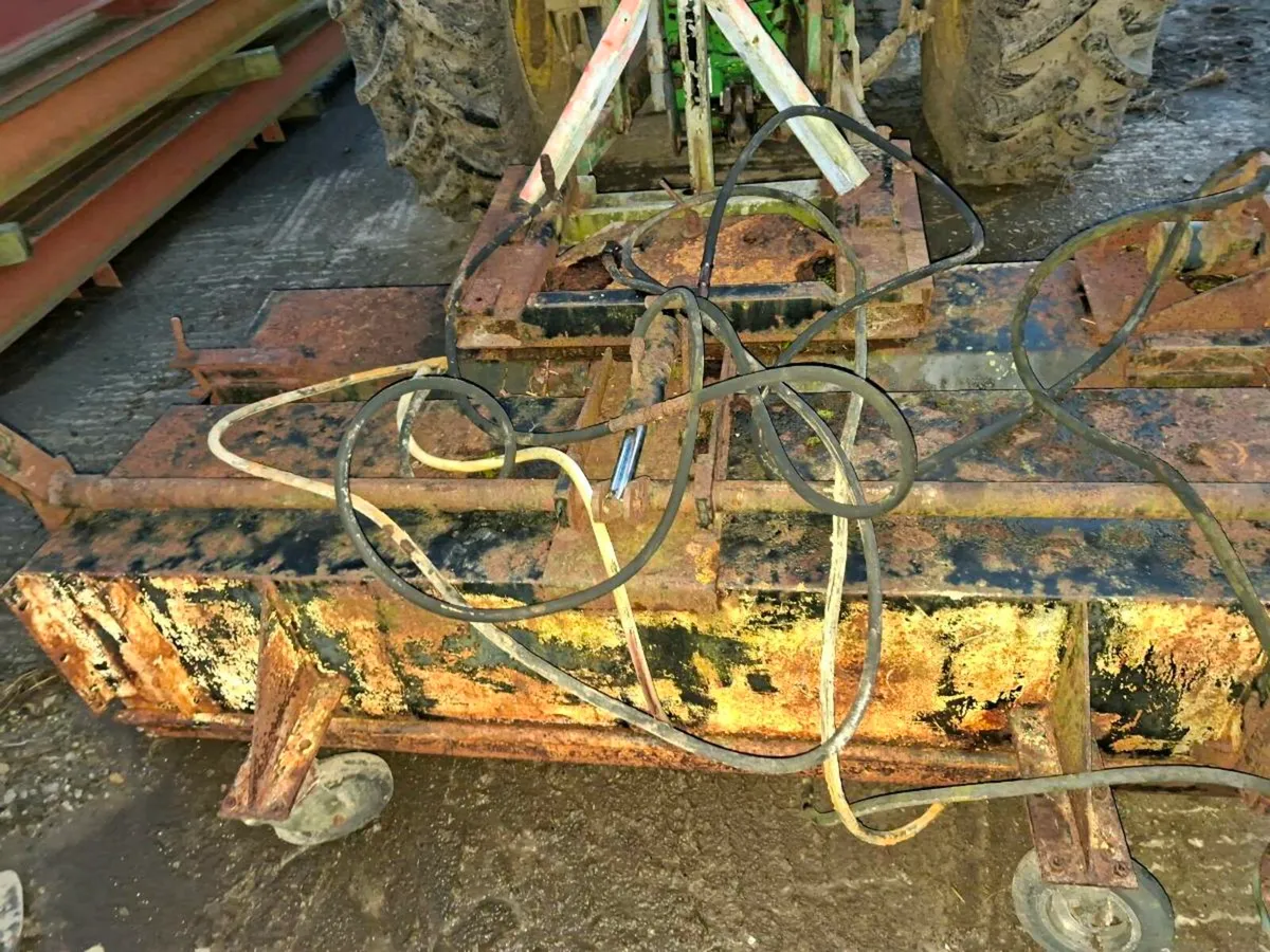Road sweeper 3 point linkage or pallet forks - Image 2