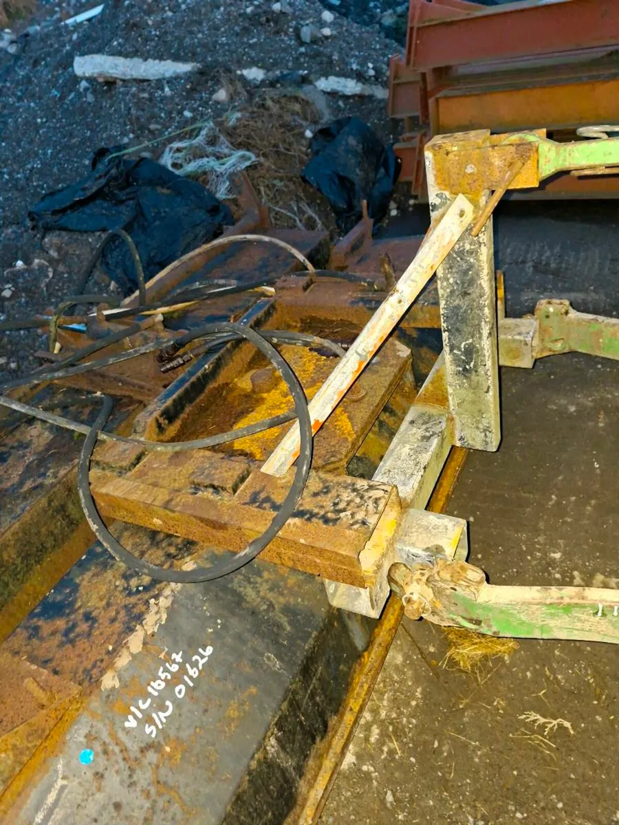Road sweeper 3 point linkage or pallet forks - Image 3
