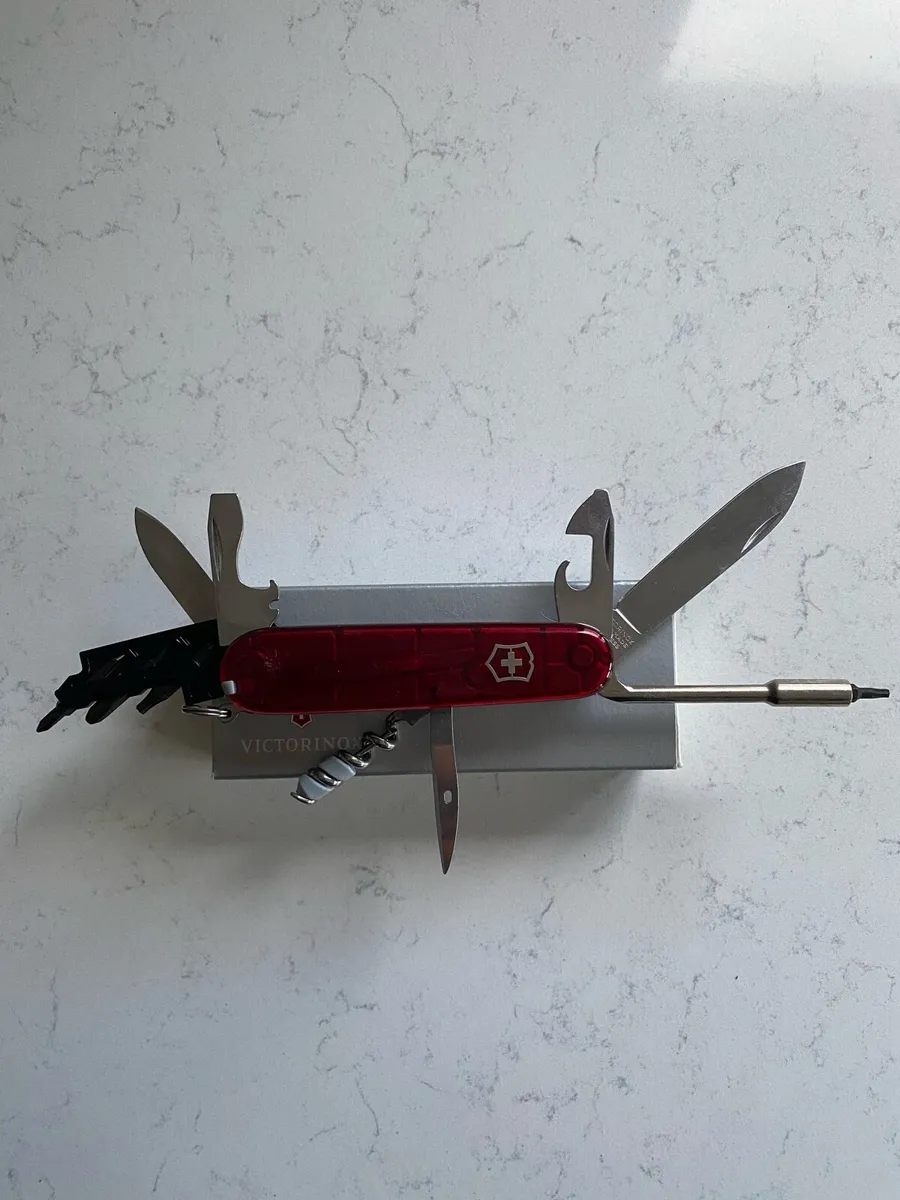 Victorinox Officer Suisse Medium Pocket Knife - Image 1