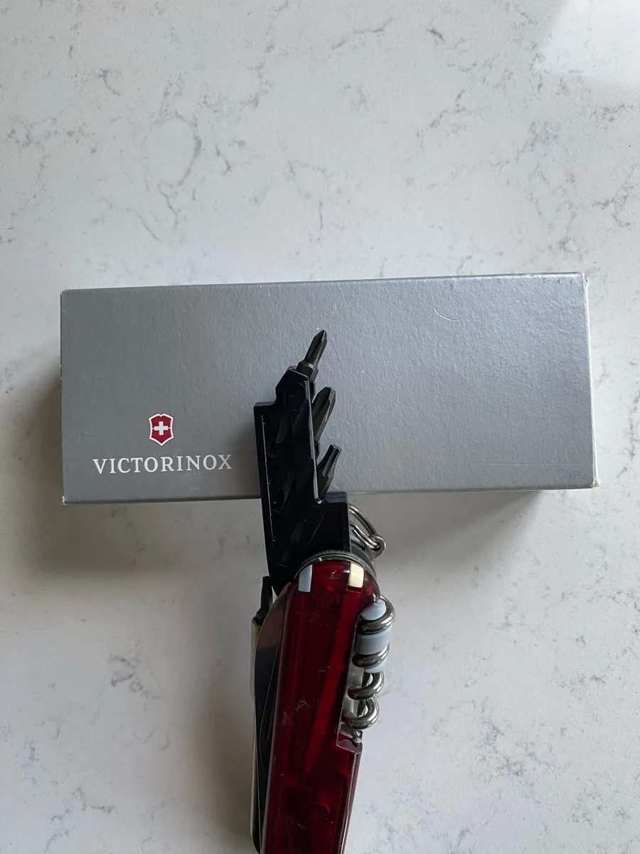 Victorinox Officer Suisse Medium Pocket Knife - Image 3