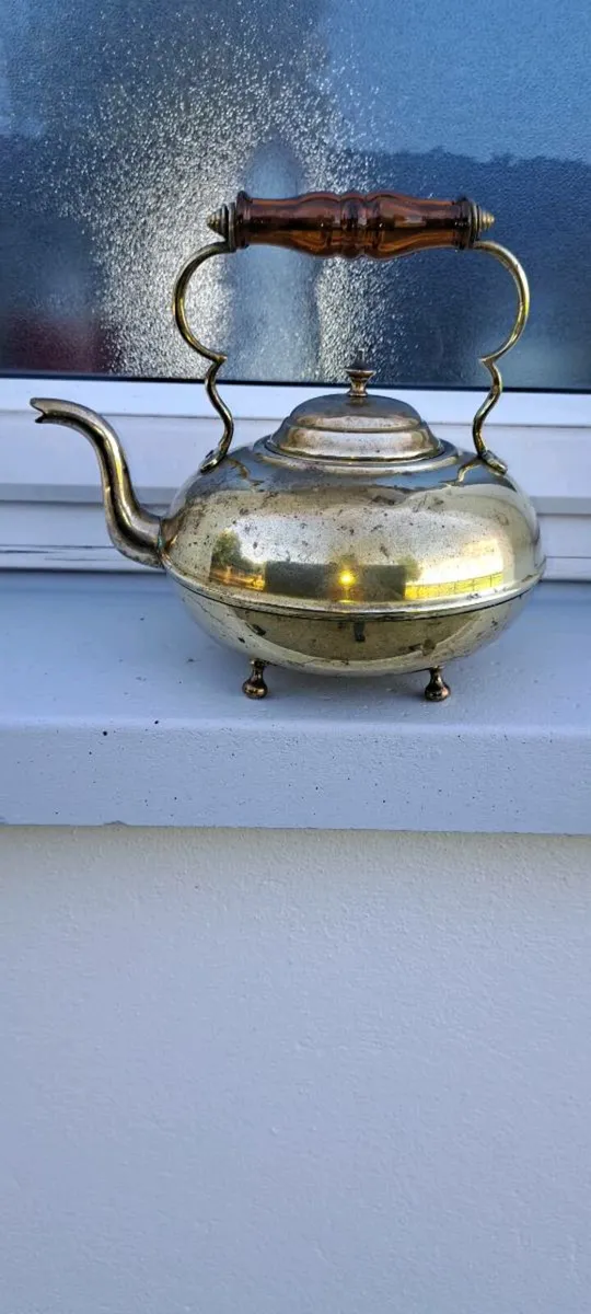 Old  brass kettle - Image 1