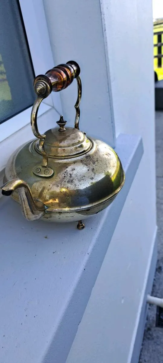 Old  brass kettle - Image 2